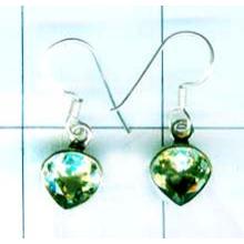 A unique silver gemstone earrings of handmade product-w9e006